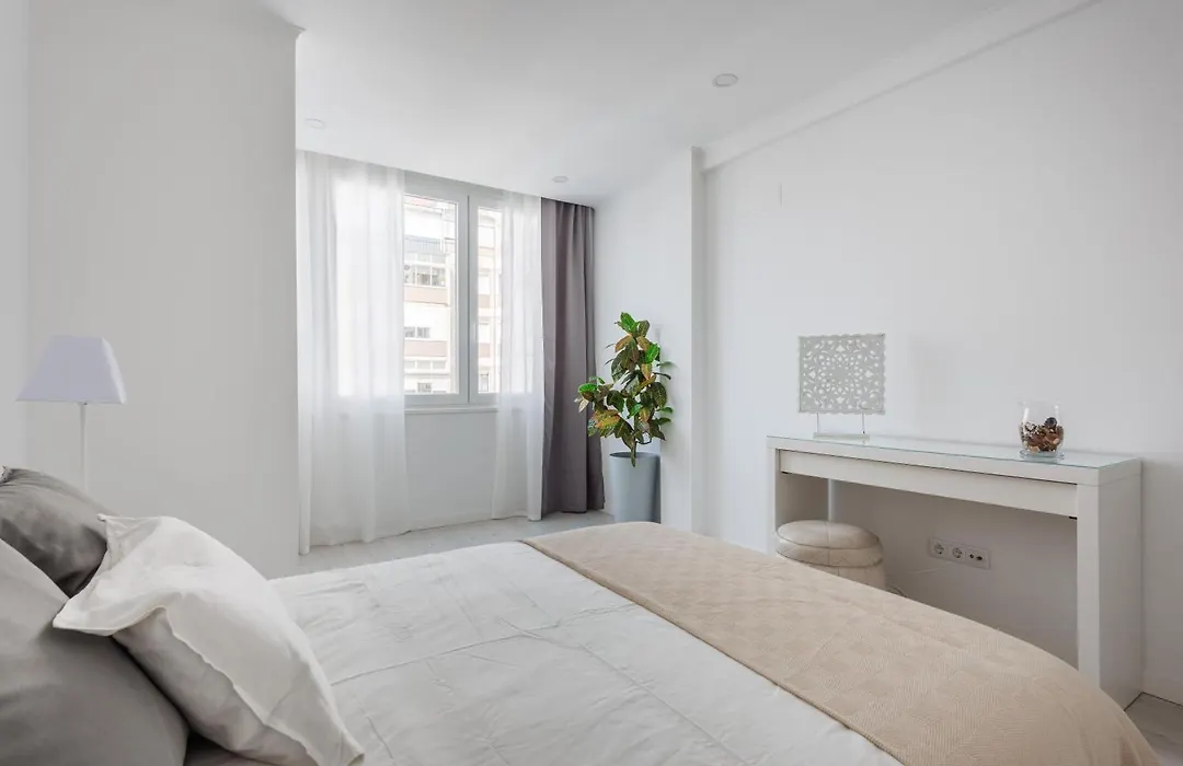 Light-Filled, Fully Renovated Apt Near Belem, By Timecooler-1